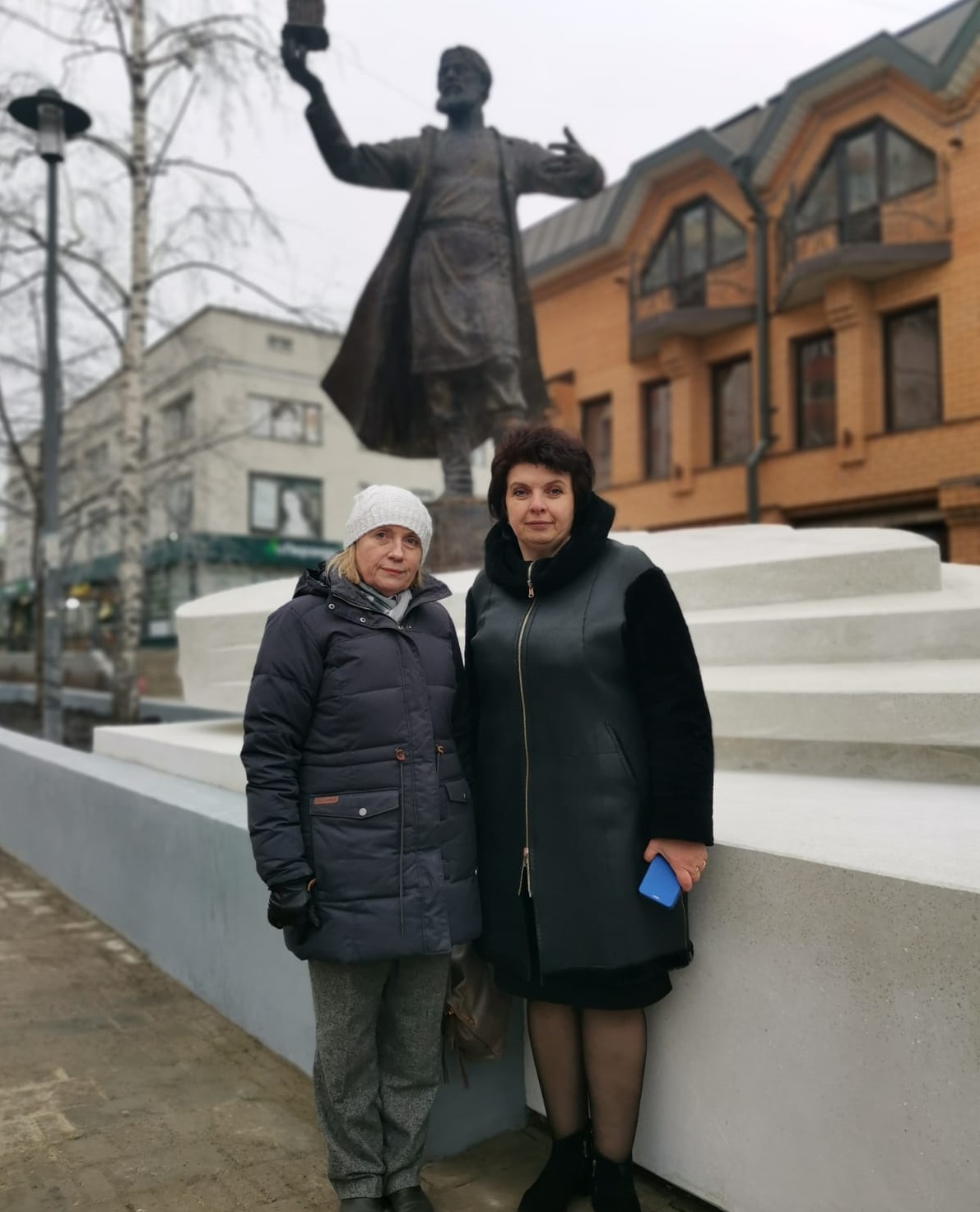Открытие памятника Алексею Хренникову