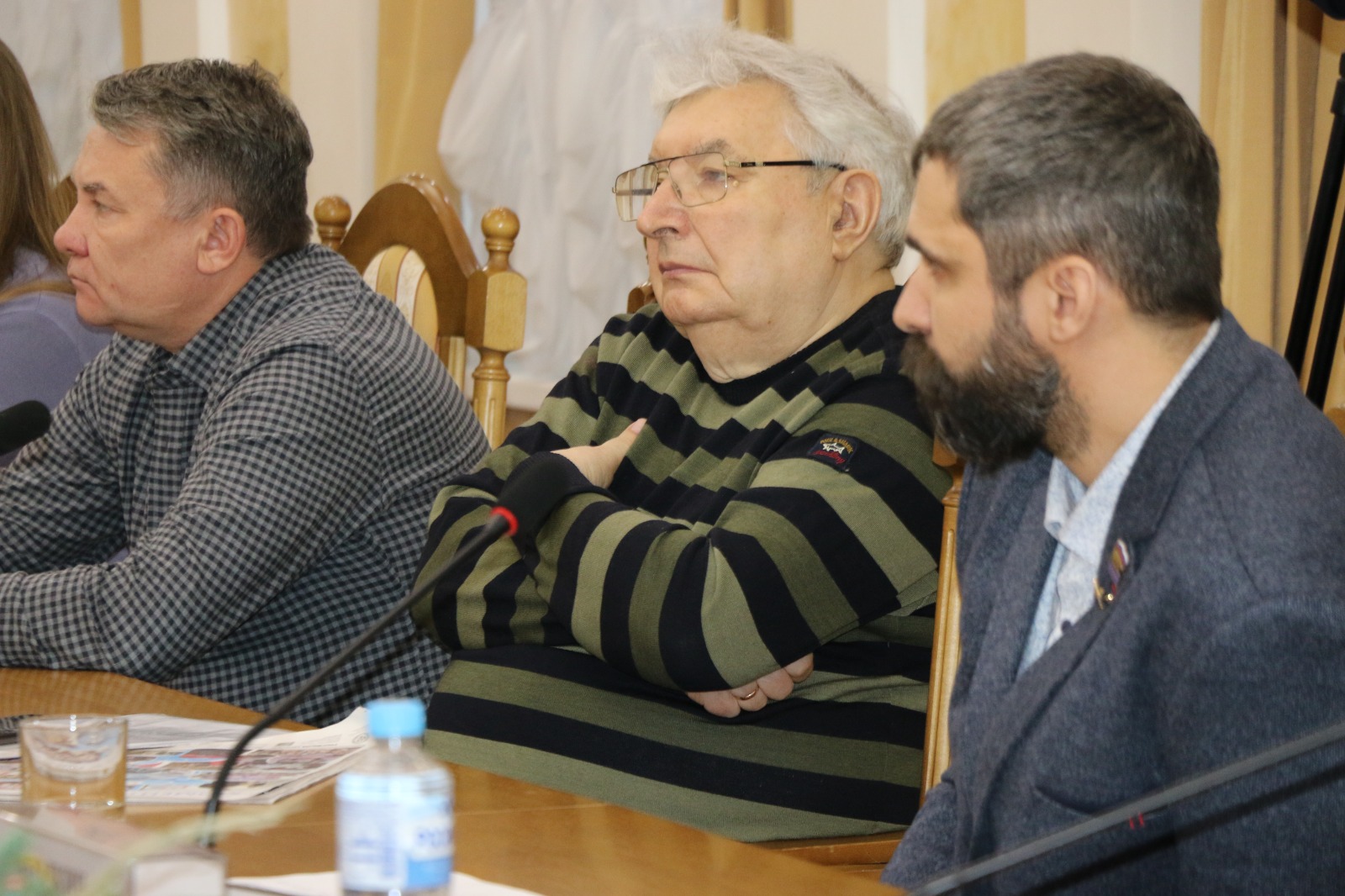 Нехватку парковок и транспортное обслуживание новых микрорайонов обсуждали на заседании профильной комиссии 
