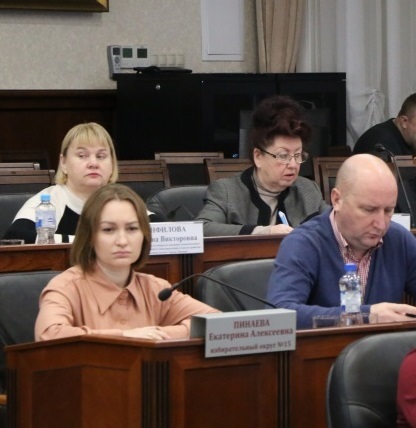 Проблемы замены лифтов обсуждали на заседании профильной комиссии